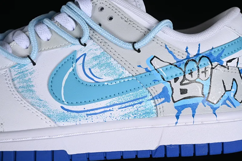 All categories Nk SB Dunk series Nk SB Dunk Low Low-top sneakers Nk Dunk Low Graffiti deconstruction style Casual diary Gradient splash letters SB strap low-top casual sneakers DV0831-104